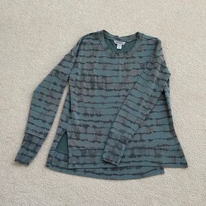 🌸ATHLETA Tie-Dye Coaster Luxe Muted Green and Gray Striped Long Sleeve Top